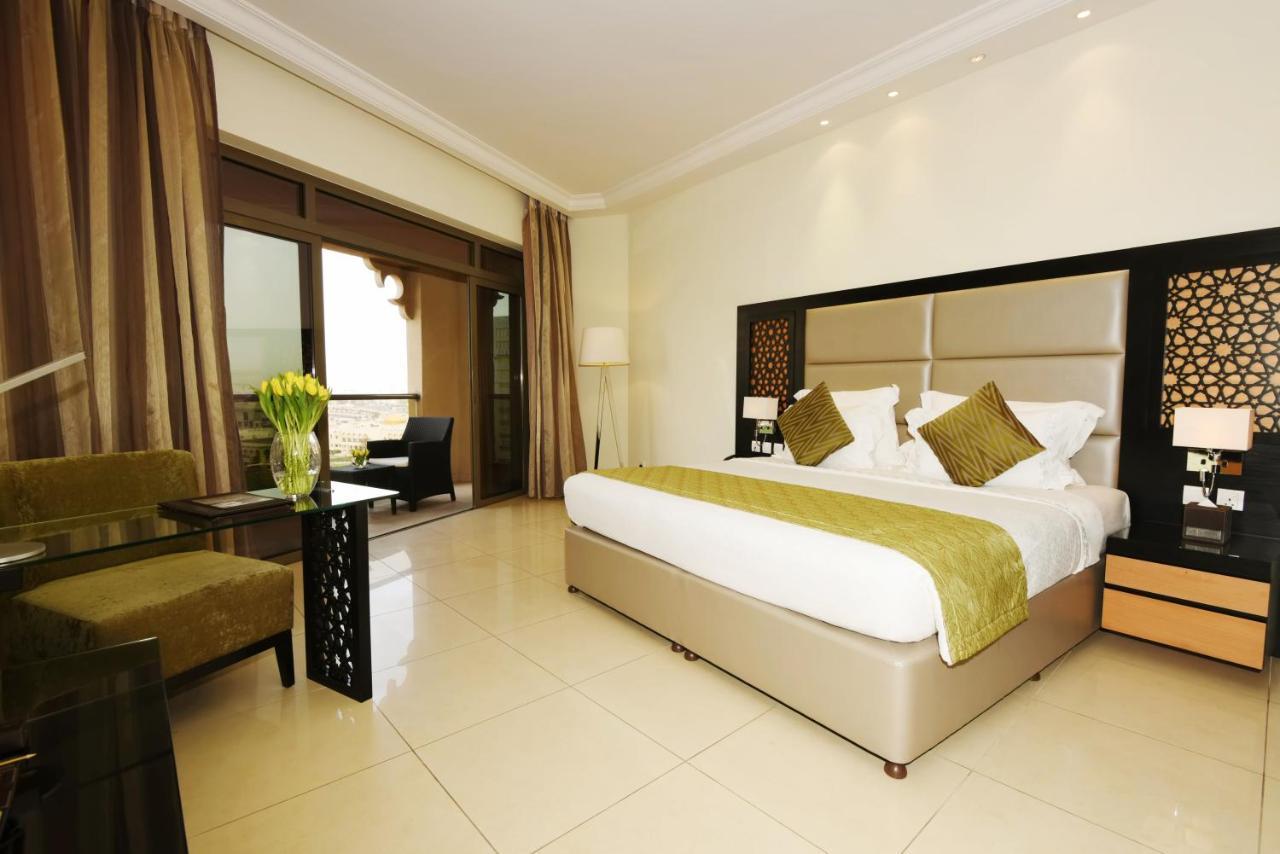 Bahi Ajman Palace Hotel Dış mekan fotoğraf A room at the hotel